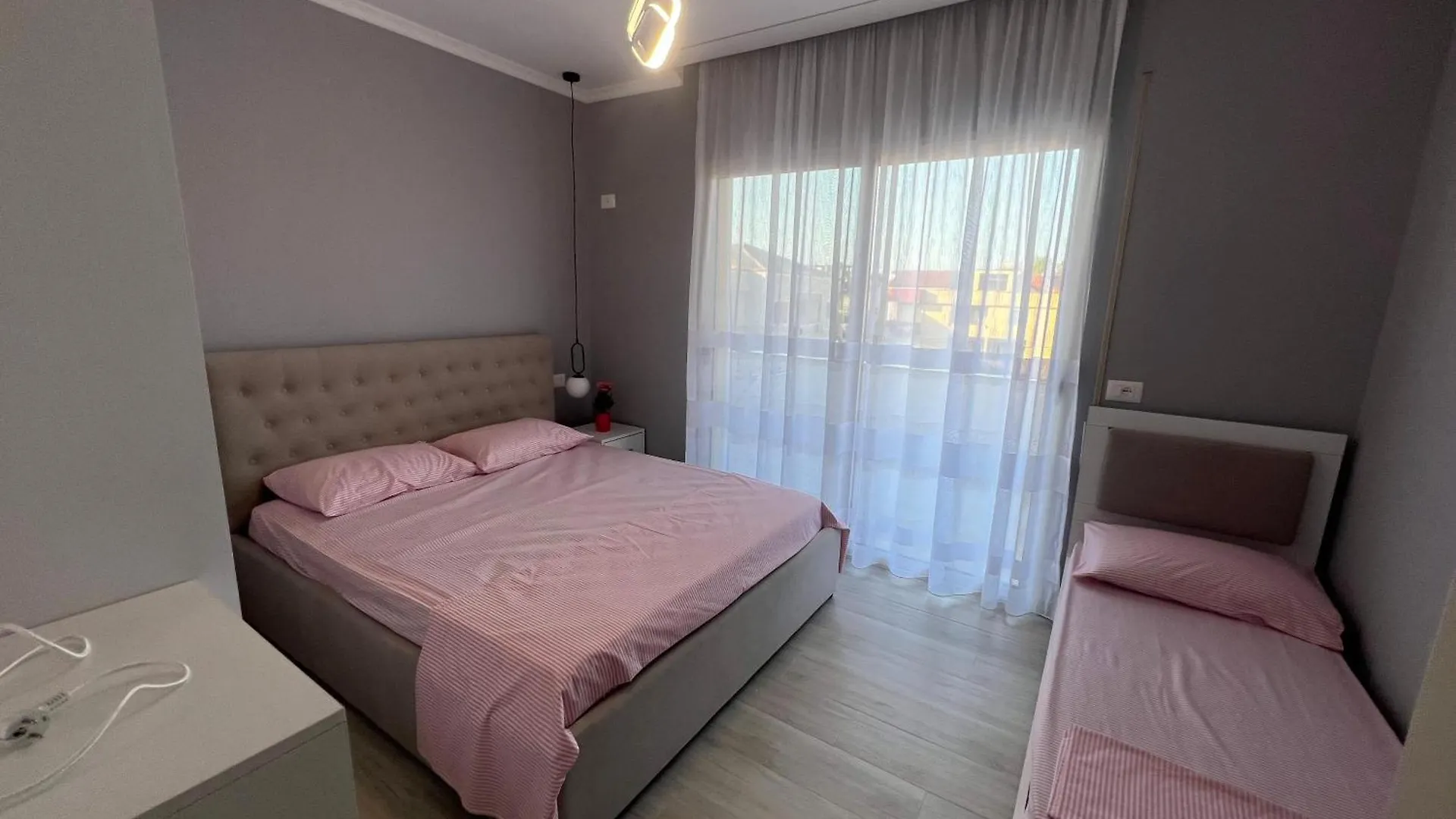 Luxury Apartment Close To The Beach ドゥラス