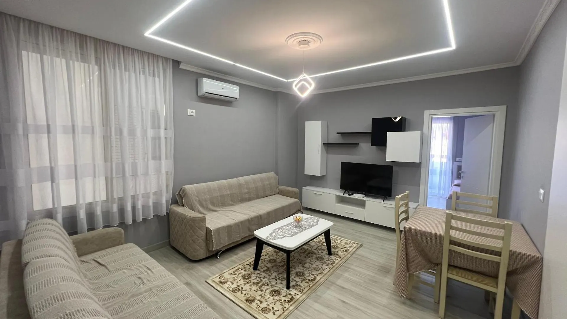 Luxury Apartment Close To The Beach ドゥラス